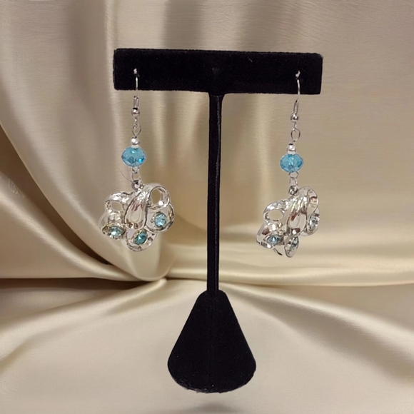 Jewelry - Vintage Victorian Style Silvertone Swirl Silver Blue Topaz Crystal Dang Earrings